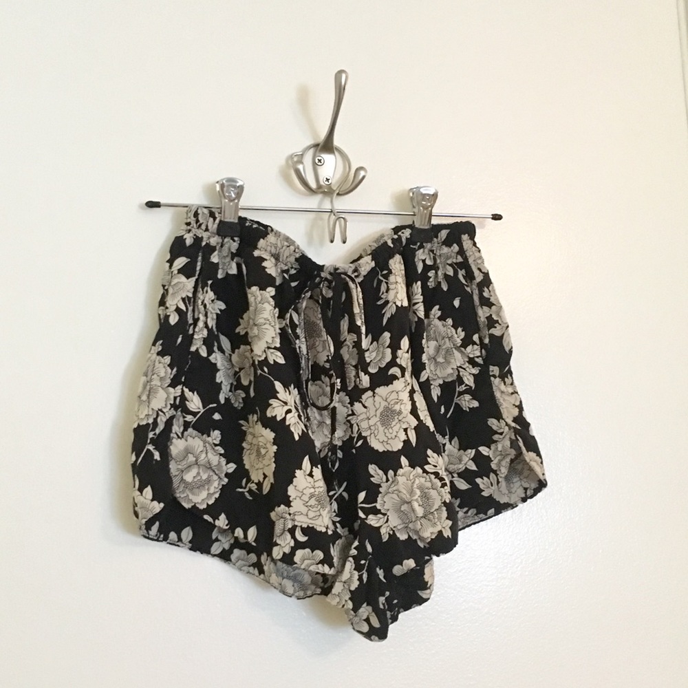 B&W Floral Brandy Melville Shorts